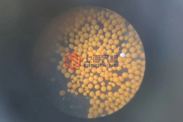 高效沸騰制粒干燥機(jī)的工作原理？